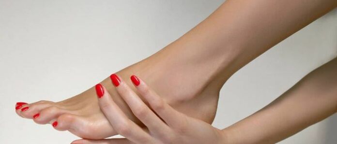 pieds sains après le traitement des champignons de la peau